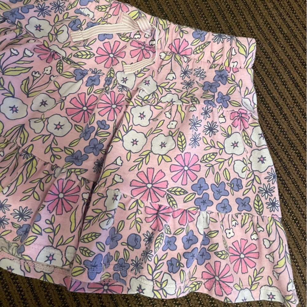 Cat & Jack lavender floral tiered ruffle mini skirt with built in shorts. Sz 7/8